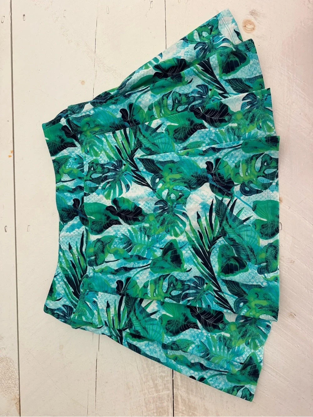 Tommy Bahama Golf Leaf-Print Skort- Teal & Green - Picture 3 of 4